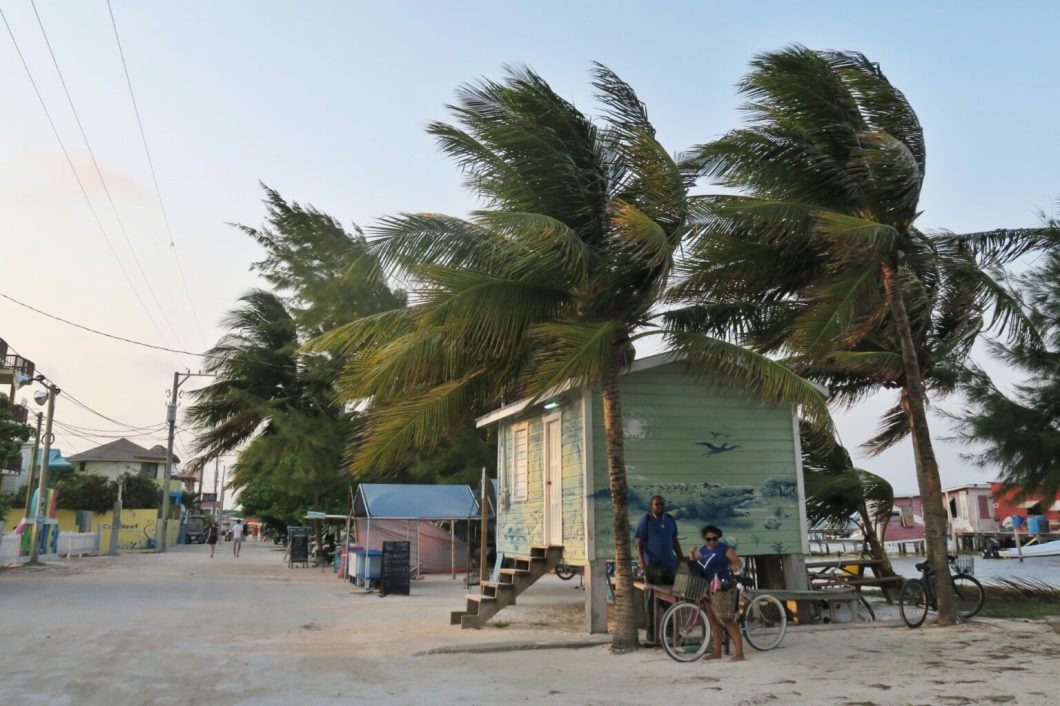 calles-caye-caulker-1536x1024
